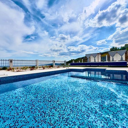 The White Pearl Boutique Villa Baltjik Exteriör bild